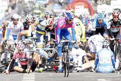 Pád při dojezdu 3. etapy Giro