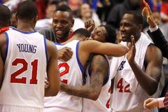 Basketbalisté Philadelphie slaví vítězství ve 4. zápase play off NBA nad Chicago Bulls
