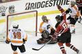 Zubrus slaví gól ve 4. zápase 2. kola play off NHL mezi New Jersey a Philadelphií