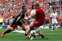 Gary Cahill a Joe Hart v přátelském utkání Anglie - Belgie