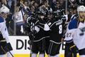 Radost hráčů Kings ve třetím utkání Stanley Cupu proti Blues