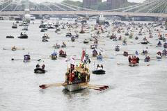 Oslavy Alžběty II. Po Temži pluly stovky lodí