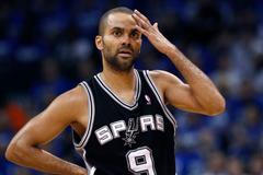 Nespokojený Tony Parker ze San Antonio Spurs v prohraném duelu s Oklahoma City Thunder