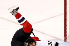 Patrik Eliáš a Jonathan Quick ve finále play-off NHL