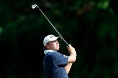 VIDEO Van Peltovi pomohla k hole-in-one gravitace