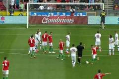 Balázs Dzsudzsák překvapuje z přímého kopu Petra Čech