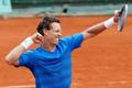 Tomáš Berdych se raduje z postupu do osmifinále French Open