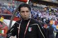 Gianluigi Buffon na lavičce před zápasem se Slovenskem