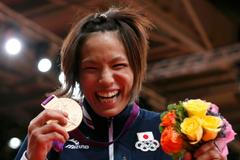 Japonská judistka Kaori Matsumoto slaví zlatou medaili v kategorii žen do 57 kg na OH 2012 v Londýně.