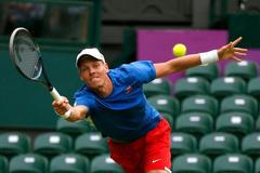 Český tenista Tomáš Berdych v utkání s Belgičanem Stevem Darcisem na OH 2012 v Londýně.