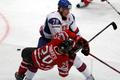 Kristian Kudroč a John Tavares v utkání MS v hokeji 2012 Kanada - Slovensko