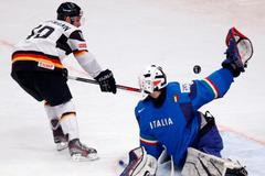 Evan Kaufmann a Daniel Bellissimo v utkání MS v hokeji 2012 Německo - Itálie