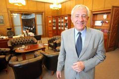 Leoš Heger ve své kanceláři