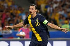 Žlatan Ibrahimovič slaví gól v utkání Švédsko - Ukrajina na Euru 2012.