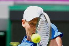 Český tenista Tomáš Berdych v utkání s Belgičanem Stevem Darcisem na OH 2012 v Londýně.