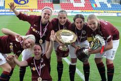 Finále ženského poháru Sparta - Pardubice (Hráčky Sparty, radost)