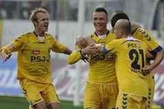 Radost fotbalistů Jihlavy Lukáše Vaculíka, Stanislava Tecla a Václava Kolouška