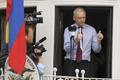 Julian Assange na ekvádorské ambasádě
