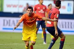 Lionel Messi se raduje z gólu do sítě Osasuny