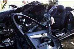 Automobil fotbalisty Borise Vukčeviče po havárii.