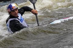 Vodní slalomář na Světovém poháru 2012 v pražské Troji.