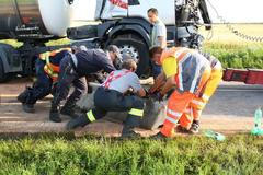 Srážka cisterny se 4 auty