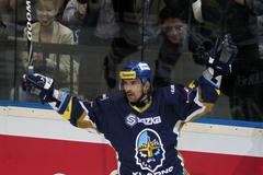 Hokejista Kladna Tomáš Plekanec v 5. kole Tipsport extraligy 2012/13 s Pardubicemi.