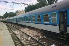 Rychlík vjel u Kolína do zřícené zdi