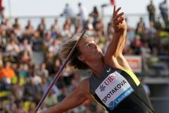 Česká oštěpařka Barbora Špotáková hází během Diamantové ligy ve švýcarském Lausanne v roce 2012.