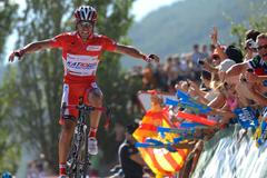 Španělský cyklista Joaquim Purito Rodriguez ze stáje Kaťuša se raduje z vítězství v 6. etapě Vuelty 2012.