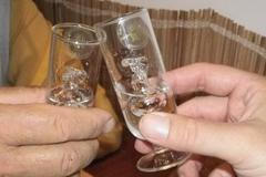 Tvrdý alkohol - panák - štamprle - prohibice