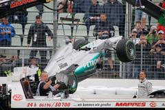 Michael Schumacher havaroval  při tréninku na GP Německa