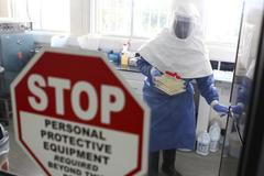 Na pomoc v boji s ebolou přiletěli do Afriky experti CDC