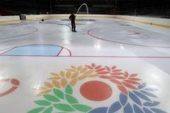 FOTO Ruské nápisy na Spartě. KHL se usídlila v Praze