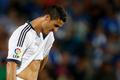 Fotbalista Realu Madrid Cristiano Ronaldo reaguje na porážku v utkání La Ligy 2012/13 s Getafe.