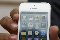 Foto: Začal se prodávat nový iPhone 5. Čekaly na něj masy lidí.