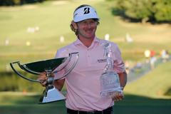 FOTO Snedeker favoritům vytřel zrak. Ukradl obě trofeje