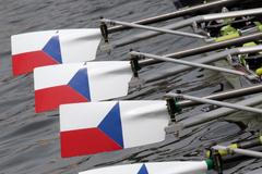 Pražské primátorky 2012, pádla s národní vlajkou