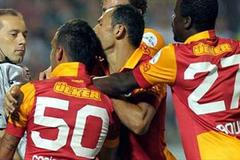 Engin Baytar napadl v Tureckém superpoháru napadl rozhodčího