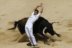 Foto: Dramatické okamžiky při běhu býků v Pamploně