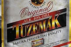 Etikety lahví, ve kterých byl nalezen závadný alkohol - možné padělky