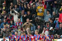 Fotbalisté Plzně slaví vítězství v utkání se Spartou Praha v sedmém kole Gambrinus ligy 2012/13.