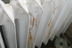 Mráz a popraskané topení