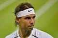 Rafael Nadal během utkání Wimbledonu 2012 proti Lukáši Rosolovi