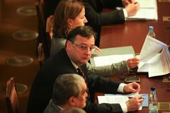 sněmovna hlasuje o vydání poslance Ratha k trestnímu stíhání