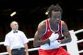 Kamerunský boxer Thomas Essomba na olympiádě v Londýně 2012