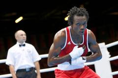 Kamerunský boxer Thomas Essomba na olympiádě v Londýně 2012