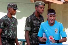 Neymar na tréninku brazilské fotbalové reprezentace před OH Londýn 2012