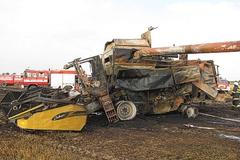 Požár pole a kombajnu na Bruntálsku