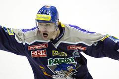 Český hokejista Jaromír Jágr v dresu HC Rabatu Kladno během sezóny 2004/05.